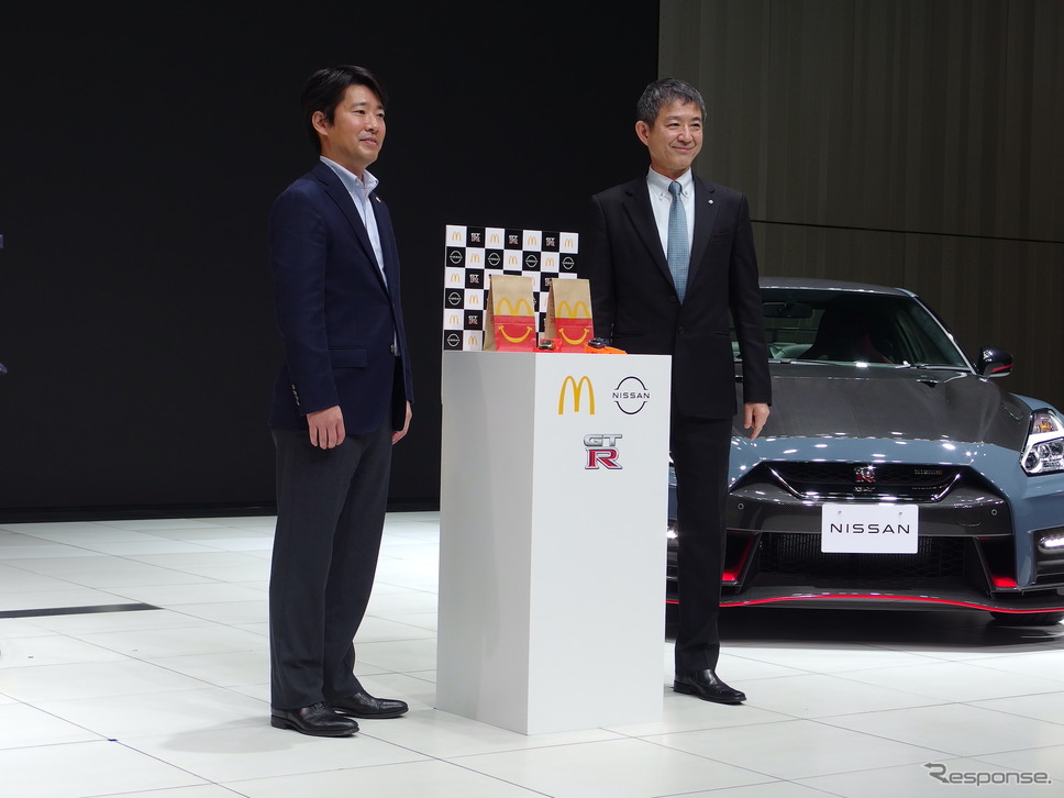 日本マクドナルドの元浜氏(向かって左)と日産チーフ・プロダクト・スペシャリストの田村宏志氏《写真撮影 高木啓》