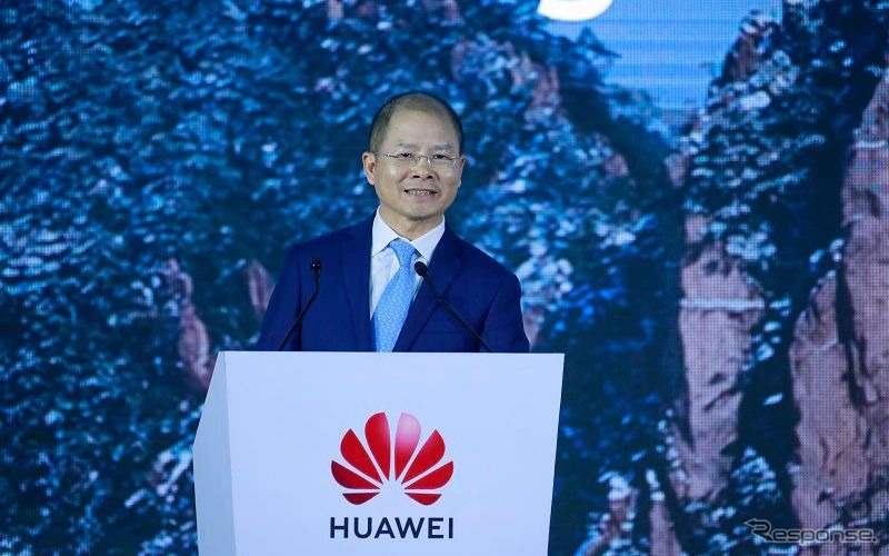 第18回グローバルアナリストサミットで基調講演を行うファーウェイのエリック・シュー会長《photo by Huawei》