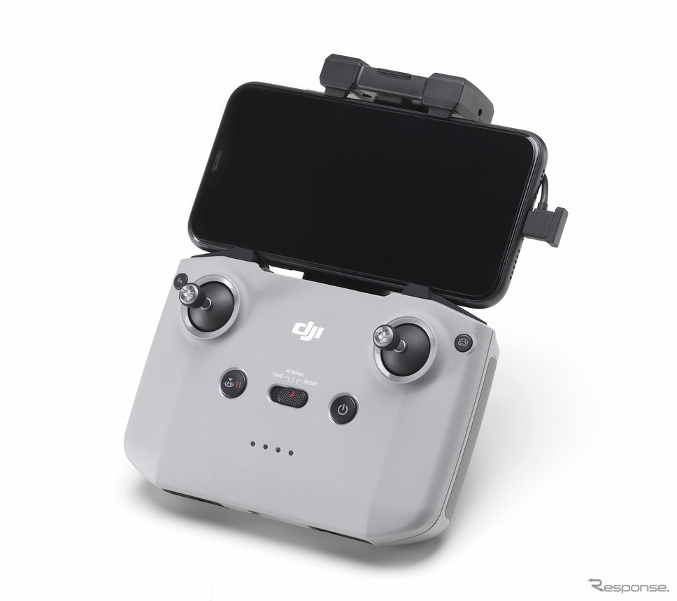 リモートコントローラー《写真提供 DJI JAPAN》