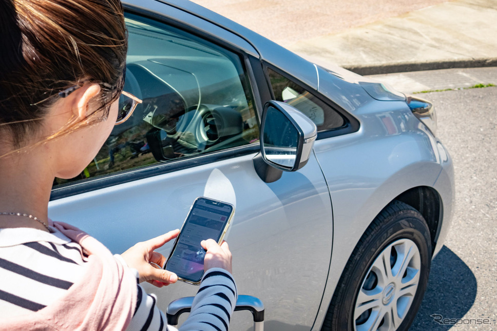 スマートフォンやパソコンで車両予約し、利用時にはスマートフォンアプリでドアロックを解錠《写真提供 磐梯町役場》