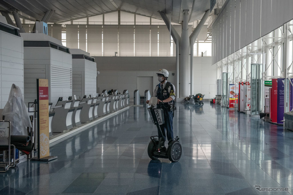 東京・羽田空港で警備に使用されているセグウェイ《hoto by Carl Court/Getty Images News/ゲッティイメージズ》