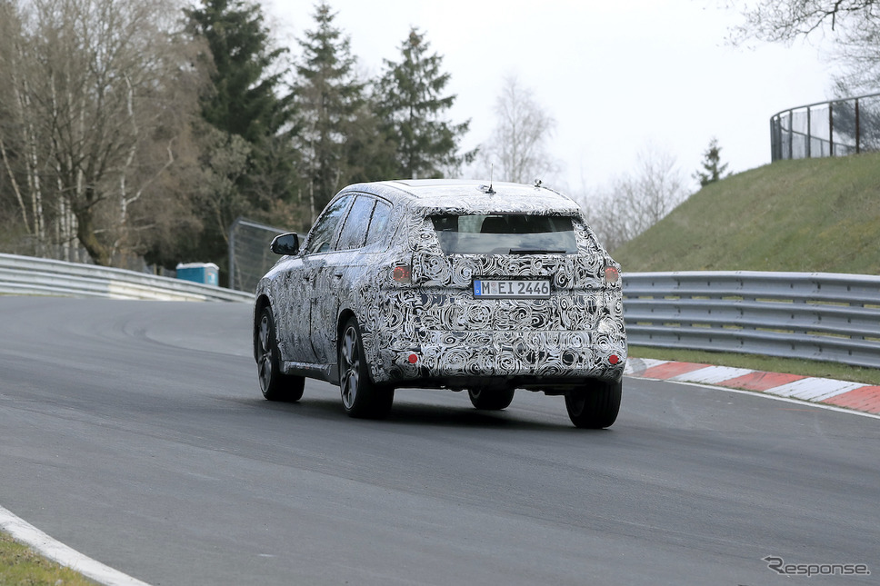 BMW X1 次期型プロトタイプ(スクープ写真)《APOLLO NEWS SERVICE》