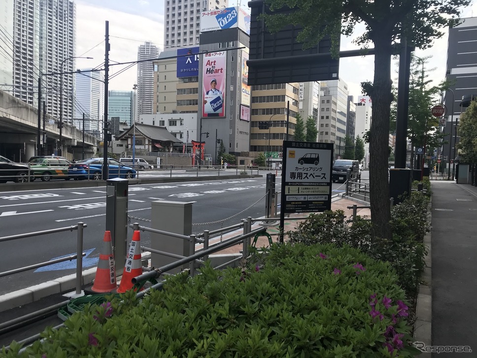 路上ステーション：新橋駅《写真撮影 高木啓》