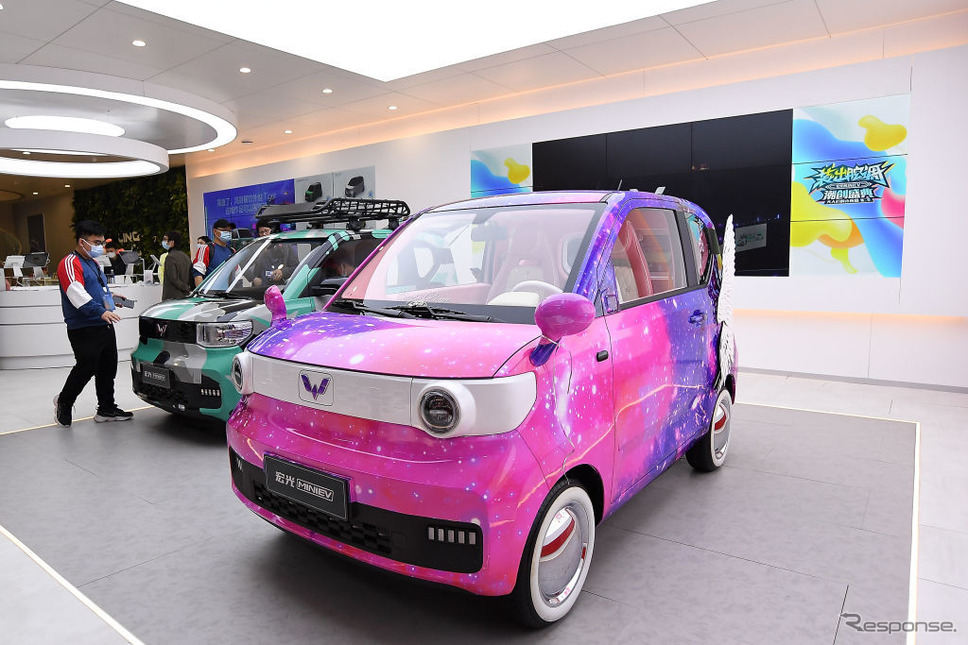 上汽通用五菱宏光MINI EV(上海モーターショー2021)《Photo by Zhe Ji/Getty Images News/ゲッティイメージズ》