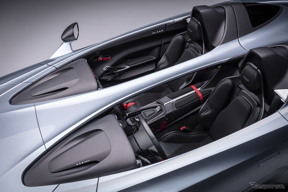 アストンマーティンV12スピードスター《photo by Aston Martin》