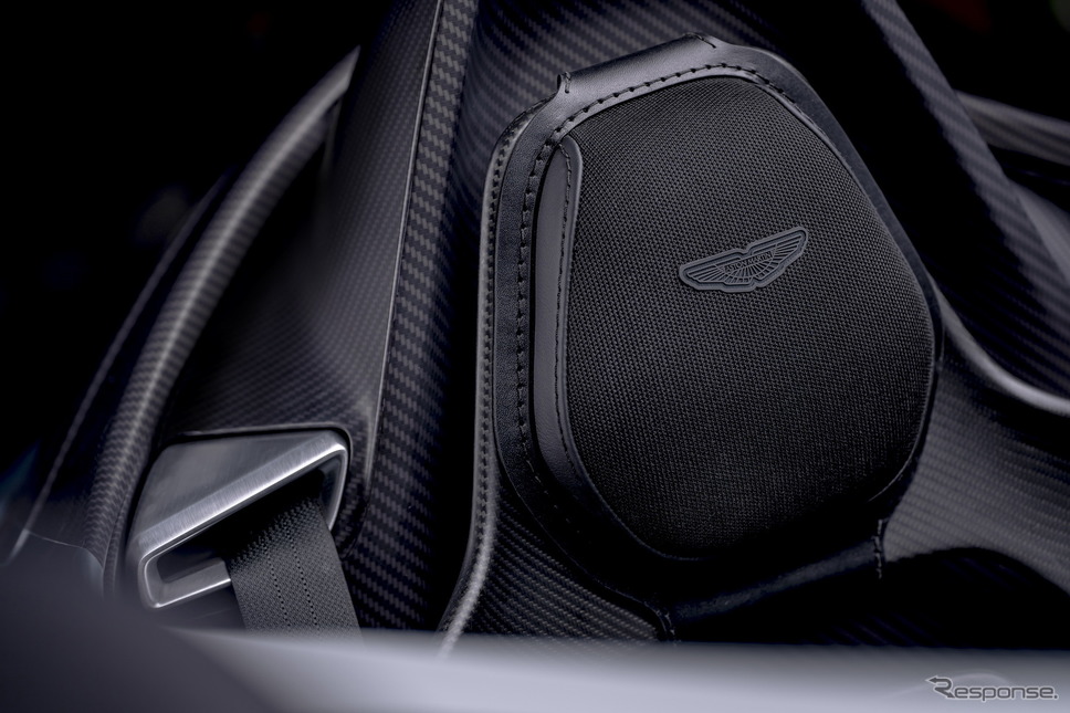 アストンマーティンV12スピードスター《photo by Aston Martin》