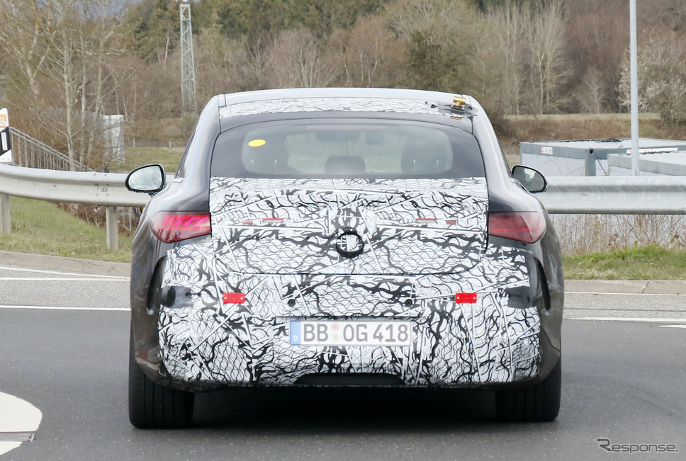 メルセデスAMG EQS プロトタイプ(スクープ写真)《APOLLO NEWS SERVICE》