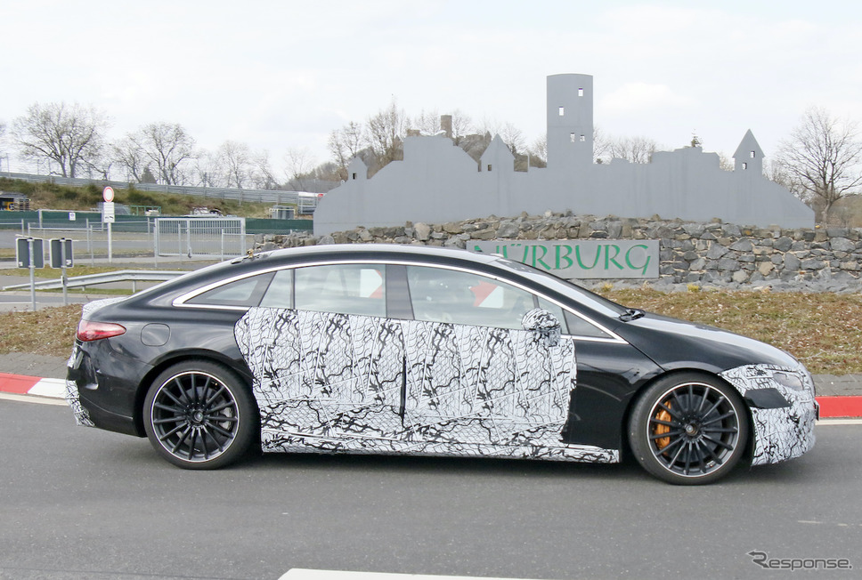 メルセデスAMG EQS プロトタイプ(スクープ写真)《APOLLO NEWS SERVICE》