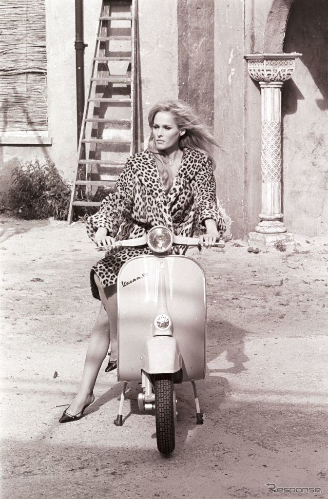 ウルスラ・アンドレス（1967年）《Photo by Pierluigi Praturlon/Reporters Associati & Archivi/Mondadori Portfolio via Getty Images/ゲッティイメージズ》