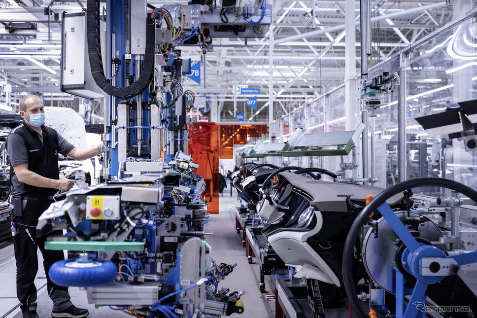 ドイツ・ジンデルフィンゲンの「ファクトリー56」で生産を開始したメルセデスベンツ EQS《photo by Mercedes-Benz》