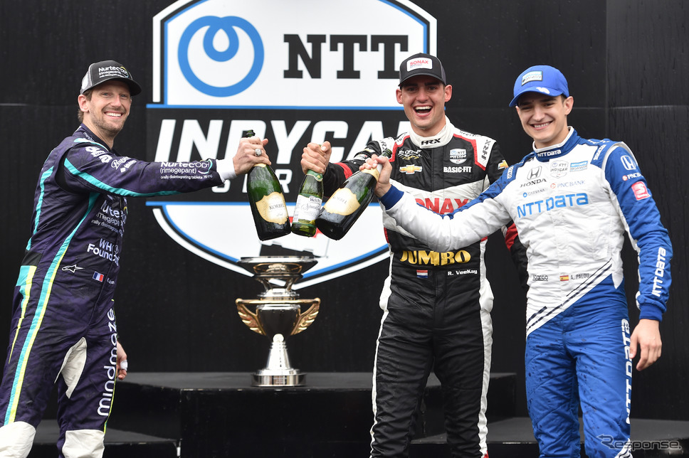 左から2位グロージャン、優勝ビーケイ、3位パロウ。《Photo by INDYCAR》