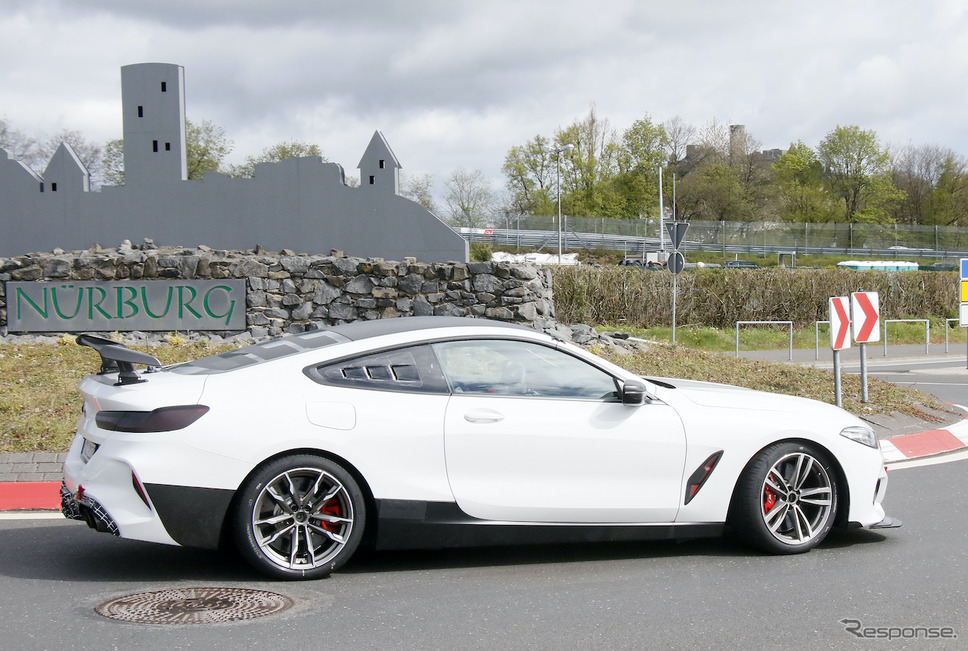 BMW M8をベースとした謎の開発車両（スクープ写真）《APOLLO NEWS SERVICE》