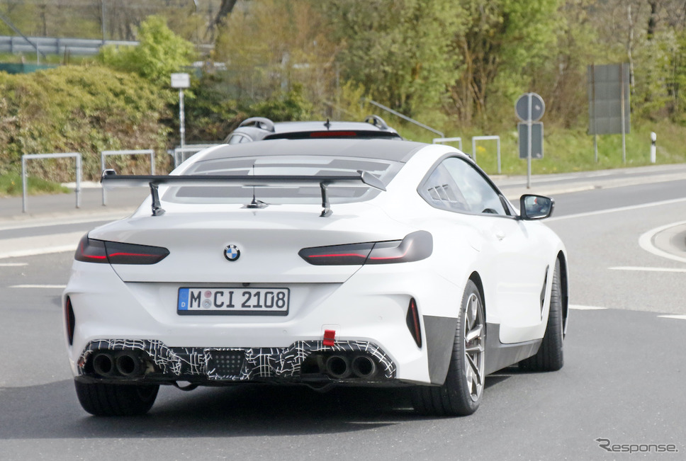 BMW M8をベースとした謎の開発車両（スクープ写真）《APOLLO NEWS SERVICE》