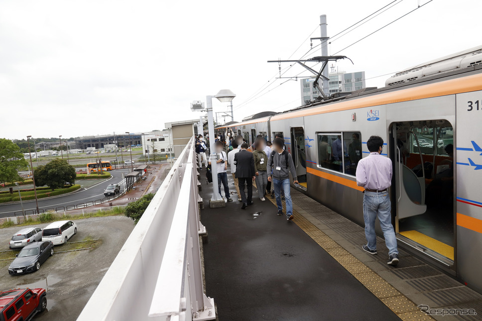 京成電鉄ミステリーツアー：3100形電車が旅客を乗せての芝山鉄道入線は初めてだ。《写真撮影 小林岳夫》