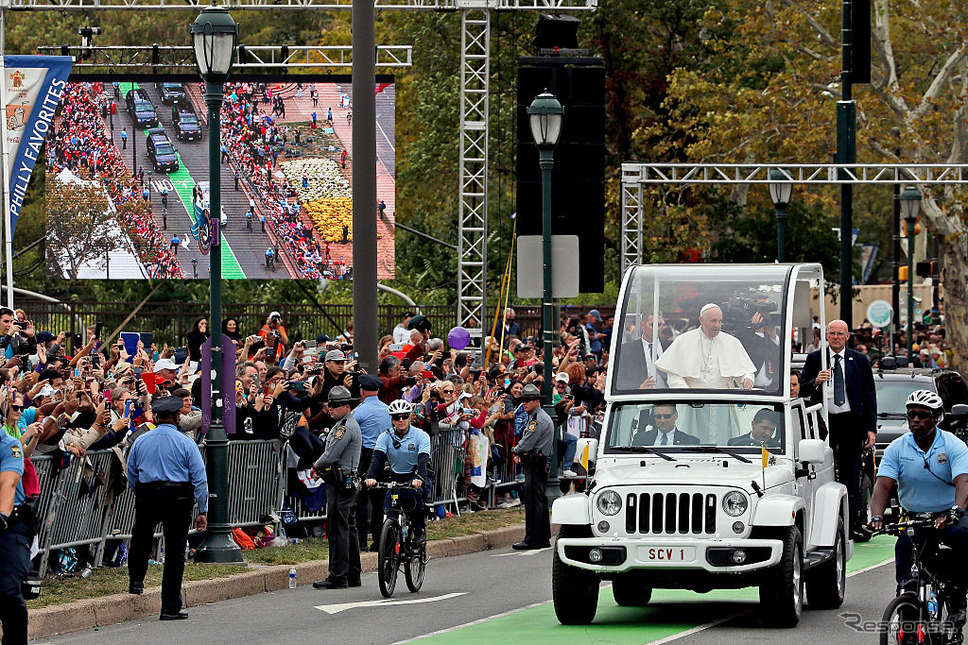 2015年、フランシスコ教皇が米フィラデルフィアを訪問。《Photo bt Alex Brandon-Pool/Getty Images News/ゲッティイメージズ》