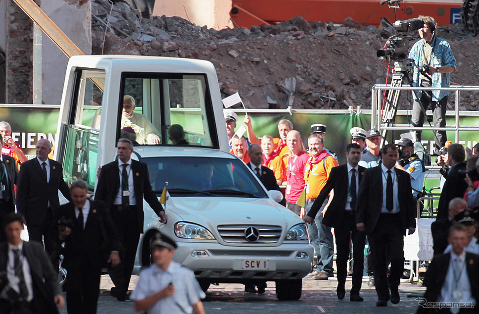 2012年、ベネディクト16世がドイツのフライブルクを訪問。《Photo by Johannes Simon/Getty Images News/ゲッティイメージズ》