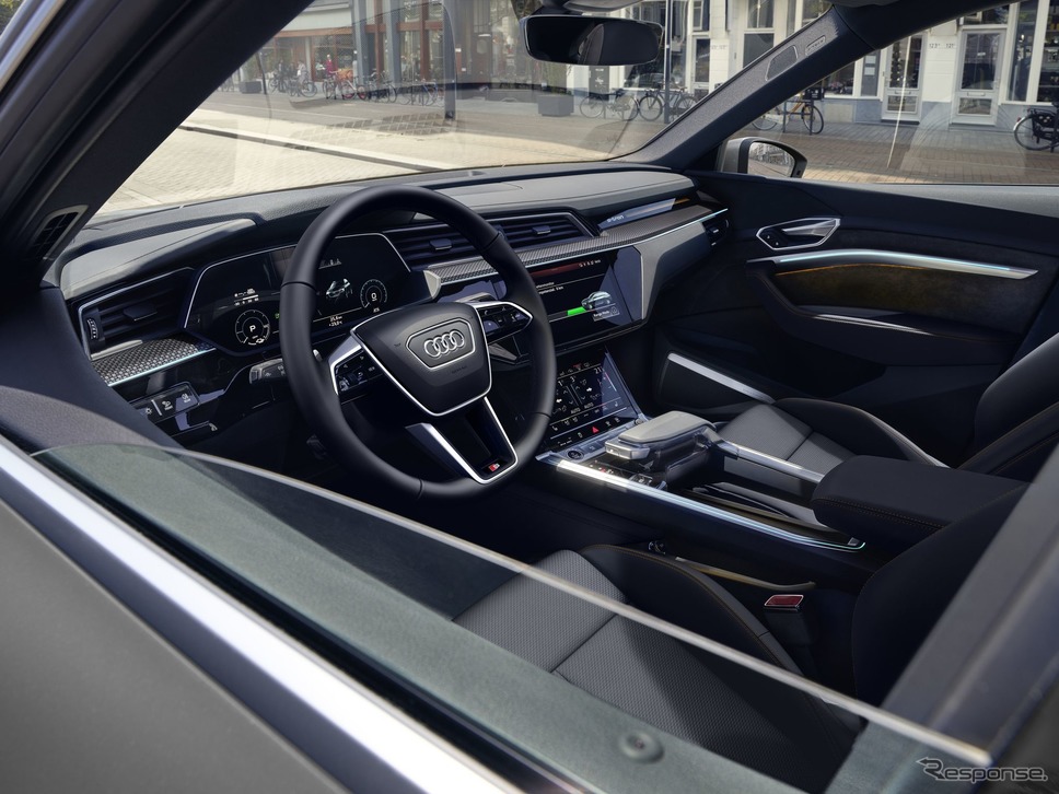 アウディ e-tron スポーツバック の2022年モデルの「Sラインブラックエディション」《photo by Audi》