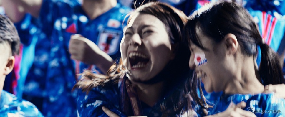 サッカー日本代表応援CF「青く、熱く、走れ。」《写真提供 TOYO TIRE》