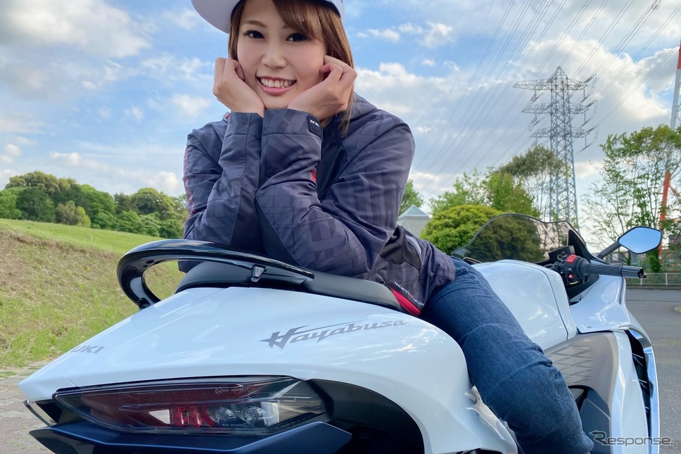 スズキ ハヤブサ 新型と小鳥遊レイラさん《写真撮影 WITH ME》