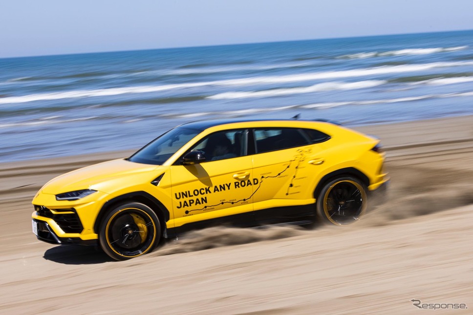 「UNLOCK ANY ROAD JAPAN」(石川県:千里浜なぎさドライブウェイ)《photo by Lamborghini》