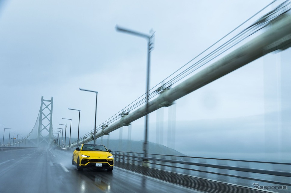 「UNLOCK ANY ROAD JAPAN」(兵庫県:明石海峡大橋)《photo by Lamborghini》