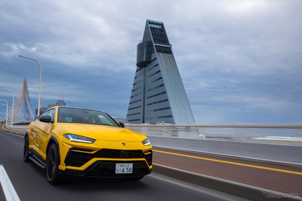「UNLOCK ANY ROAD JAPAN」(青森県:青森ベイブリッジ)《photo by Lamborghini》