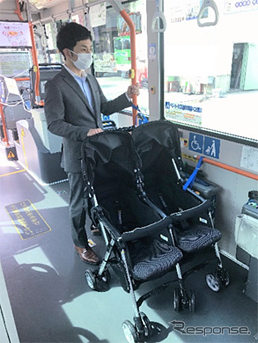 横型2人乗りベビーカー固定イメージ《写真提供 東京都交通局》