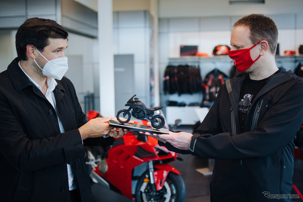 ドゥカティ・ムルティストラーダ V4 新型の世界販売5000台目の顧客《photo by Ducati》