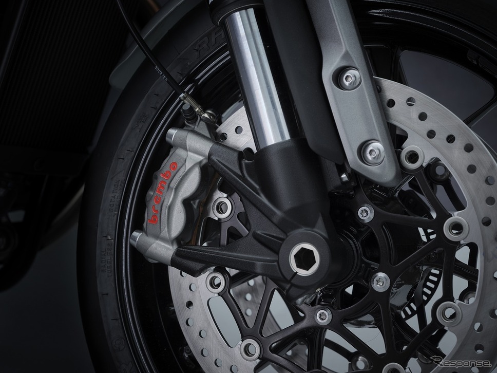 高仕様のBrembo製M50ラジアルモノブロックキャリパー《写真提供 トライアンフモーターサイクルズジャパン》