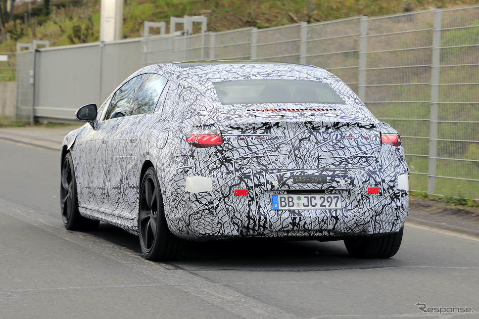 メルセデス AMG EQE プロトタイプ(スクープ写真)《APOLLO NEWS SERVICE》