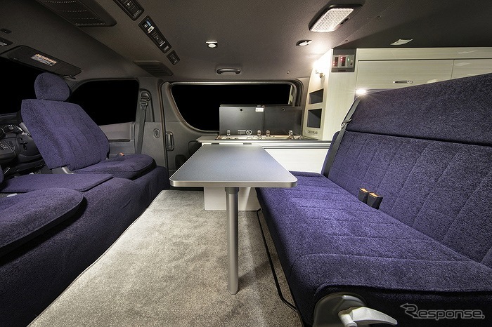 CEEBUS《写真提供 東京キャンピングカーショー2021実行委員会》