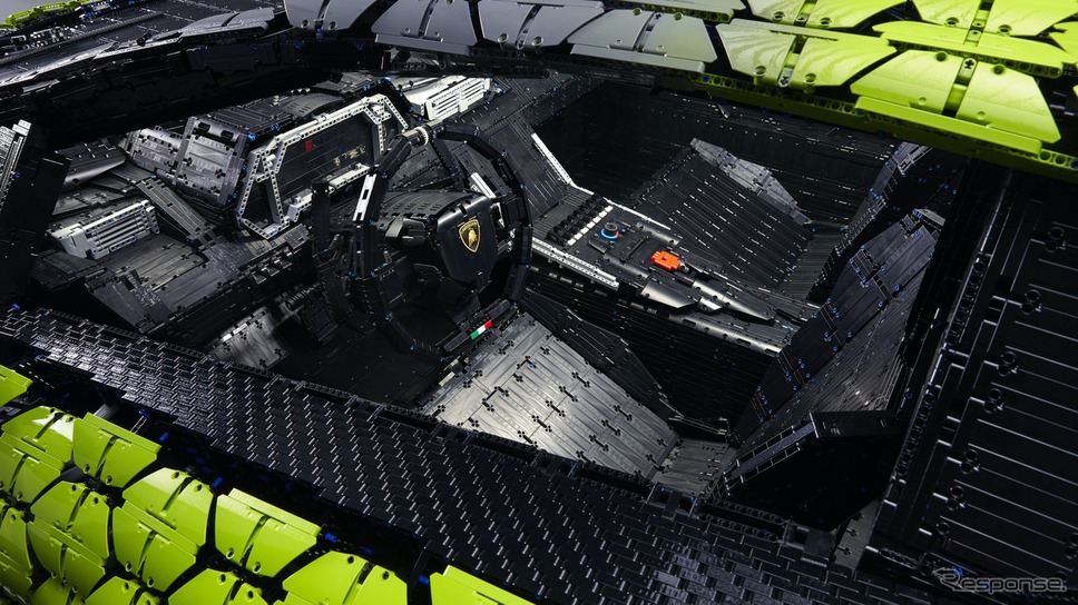 ランボルギーニ・シアン FKP37 をLEGOブロックで再現した実物大レプリカ《photo by Lamborghini》