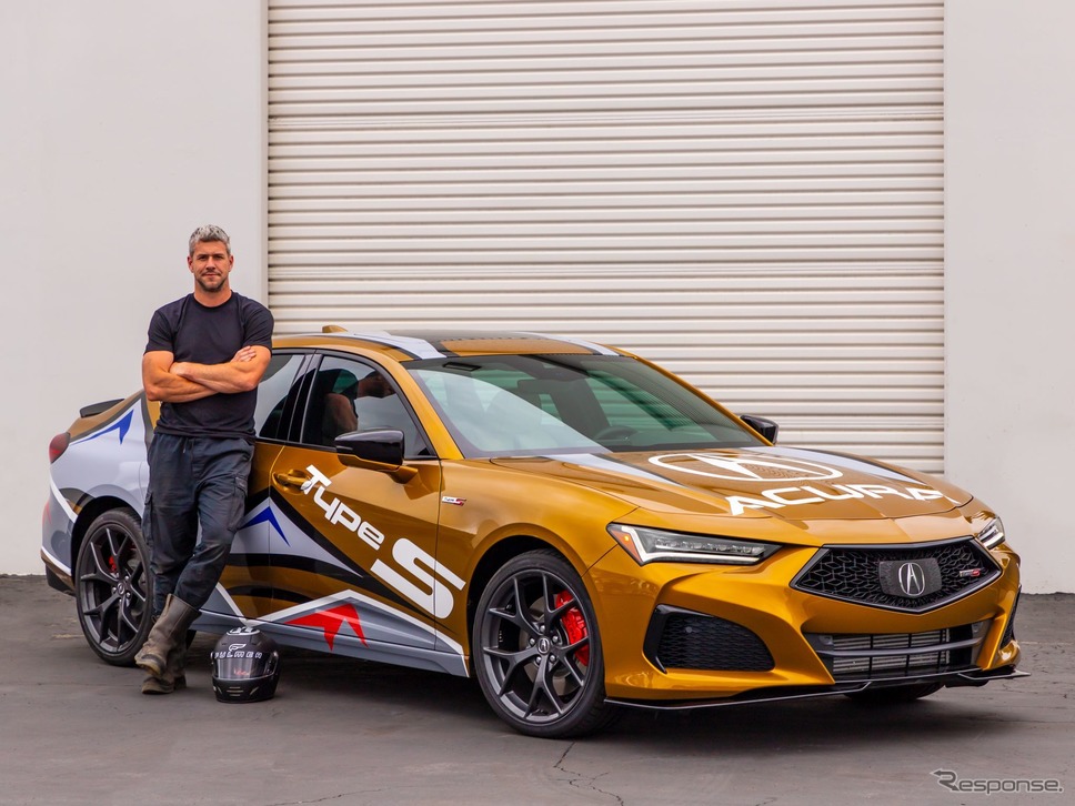 アキュラ TLX 新型の「タイプS」の「パイクスピーク2021」ペースカー仕様とドライバーのアント・アンステッド氏《photo by Acura》