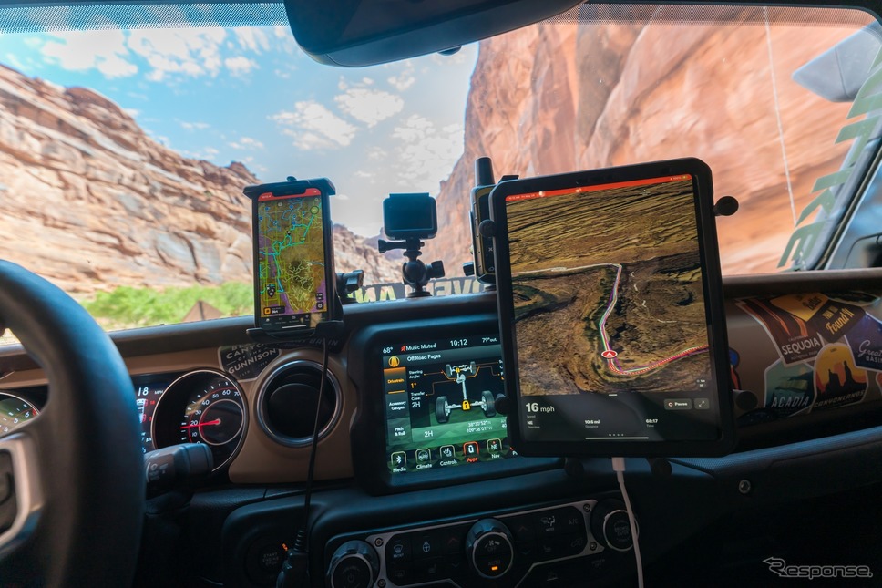 ジープ車とオフロードナビゲーションアプリの「onX Offroad」《photo by Jeep》