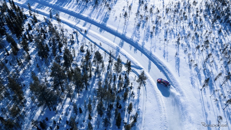 ポルシェ・タイカン・クロスツーリスモ のドリフト走行《photo by Porsche》