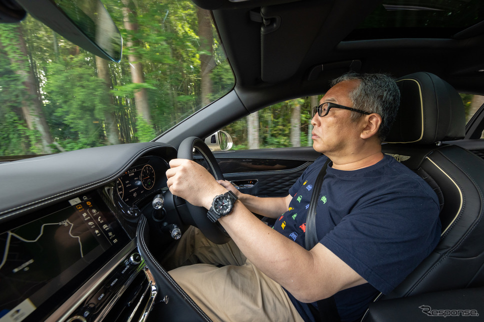 ベントレー フライングスパーV8を試乗する渡辺敏史《写真撮影 土屋勇人》