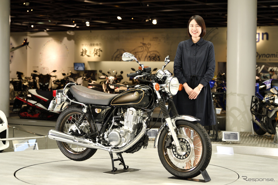 ヤマハ SR400 ファイナルエディションの製品デザインを手がけたヤマハ発動機の尾宮真有さん《写真撮影 雪岡直樹》