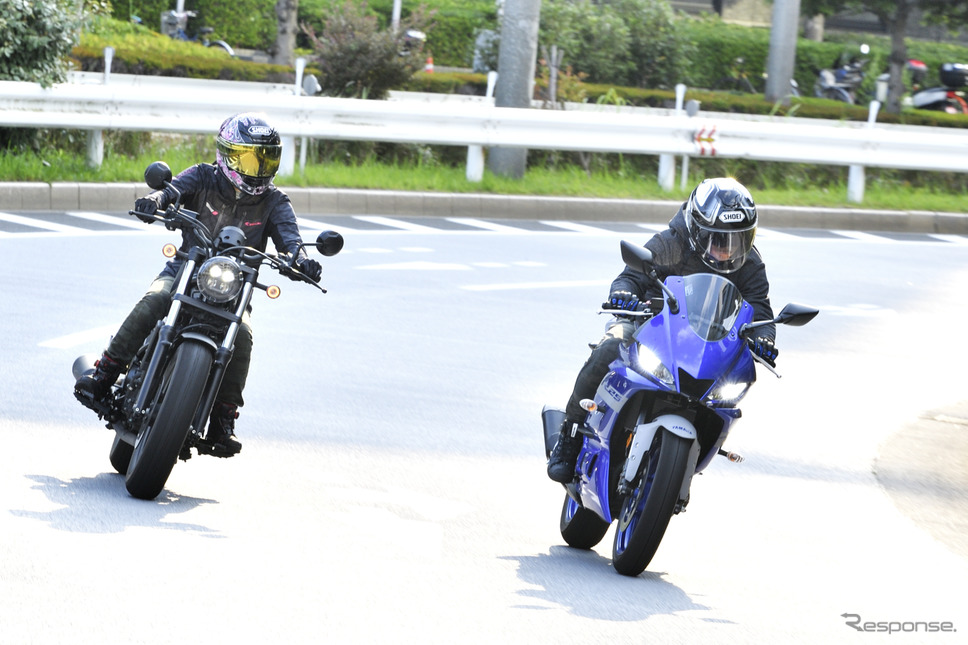 ホンダ レブル250(左)とヤマハ YZF-R25 (右)《写真撮影 雪岡直樹》