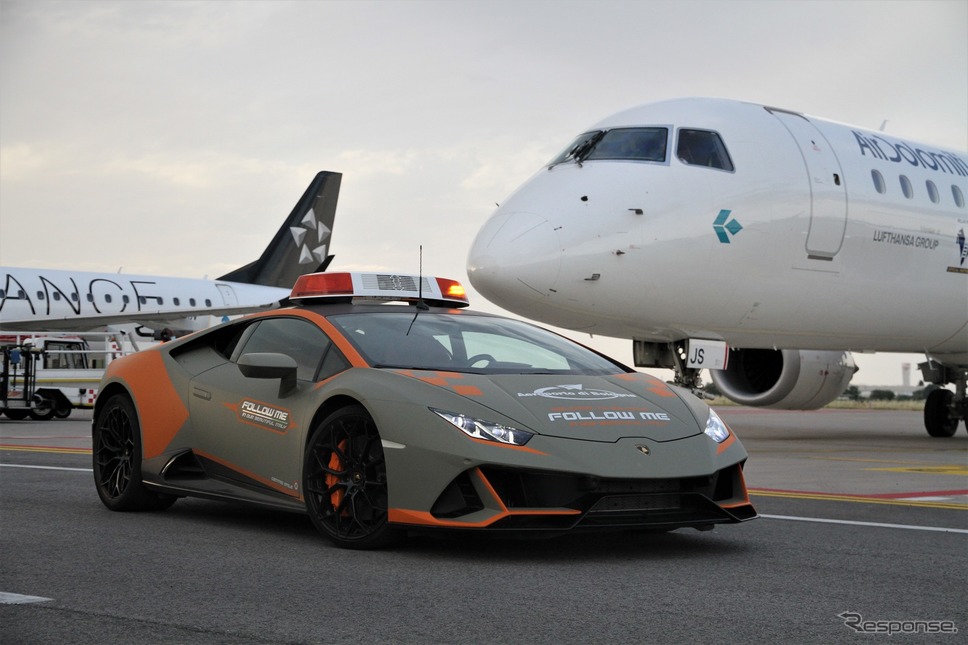 ランボルギーニ・ウラカン EVO の伊ボローニャ・ボルゴ・パニゴーレ国際空港の誘導車《photo by Lamborghini》