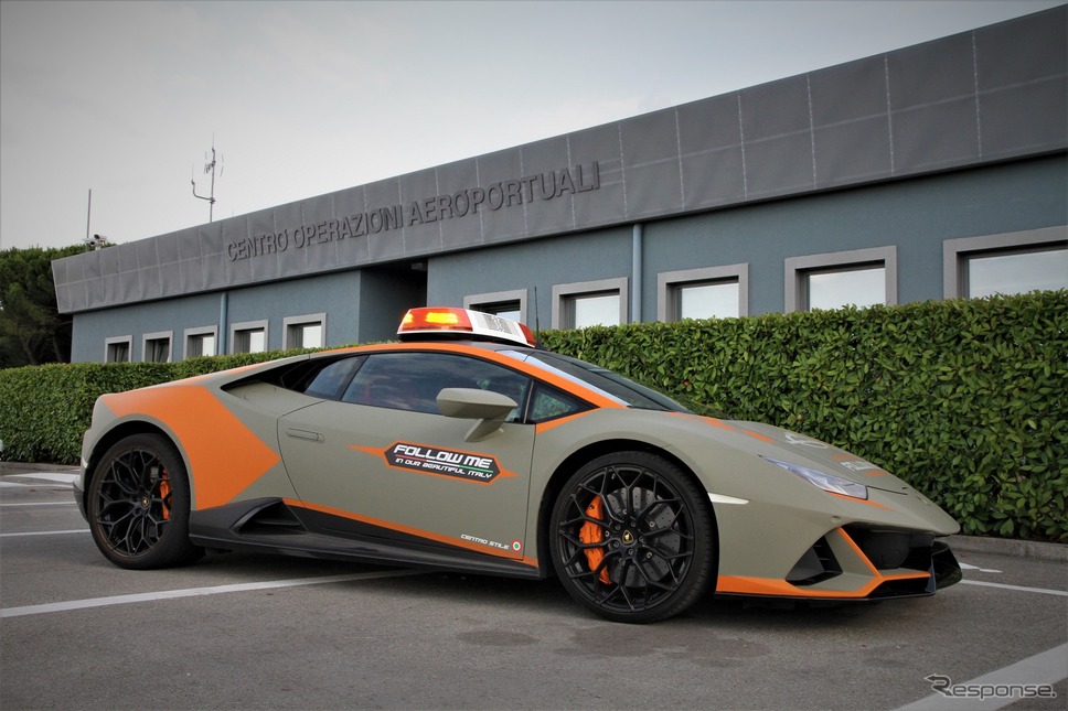 ランボルギーニ・ウラカン EVO の伊ボローニャ・ボルゴ・パニゴーレ国際空港の誘導車《photo by Lamborghini》