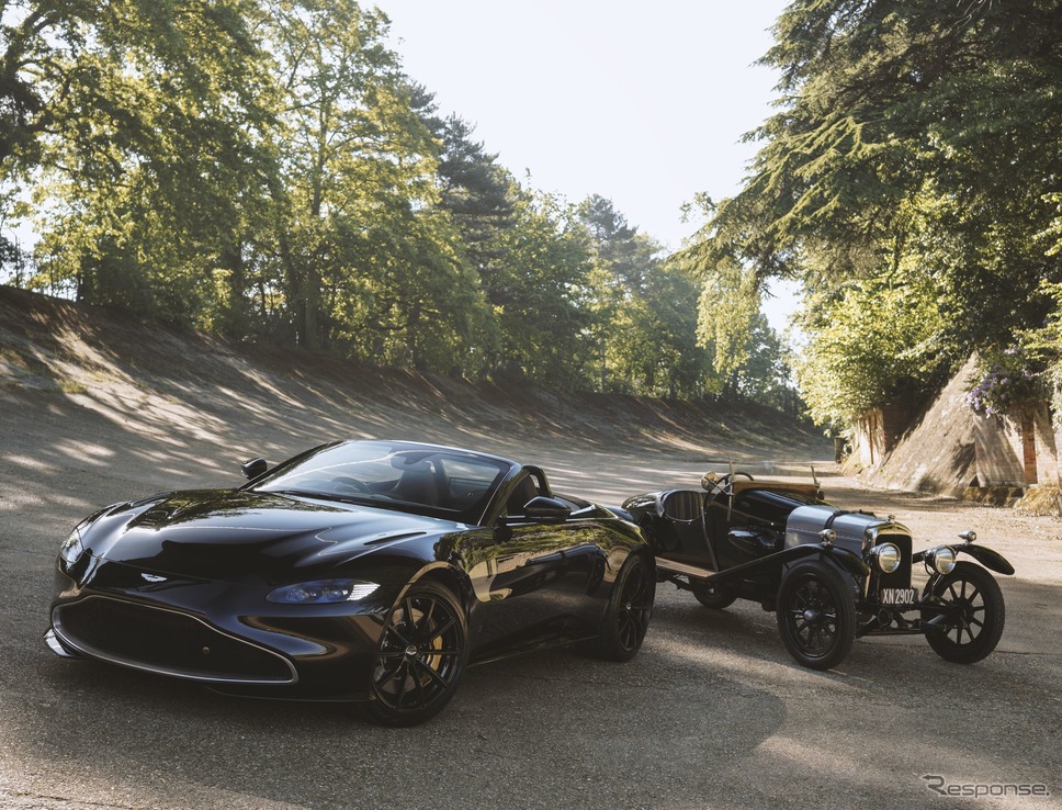 Q by アストンマーティン・ヴァンテージ・ロードスター A3 と1921年製アストンマーティン「A3」《photo by Aston Martin》