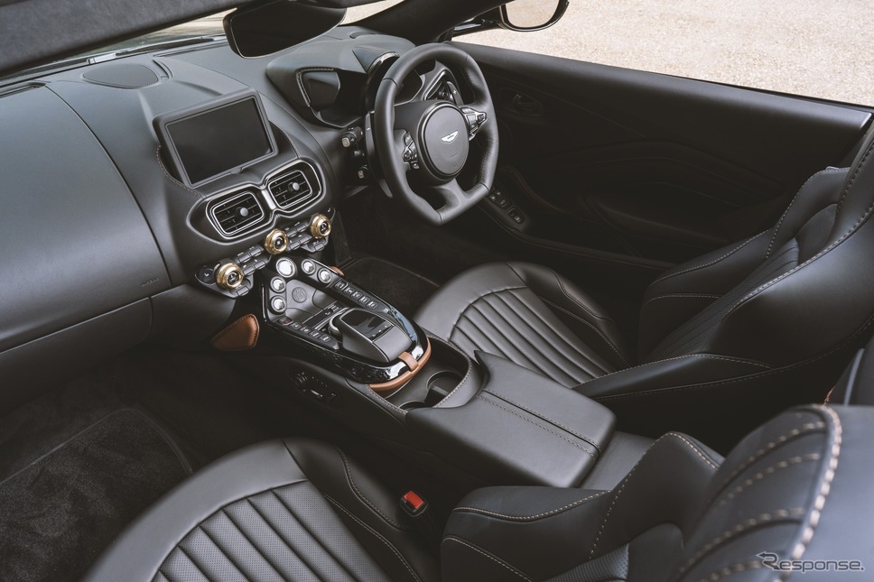 Q by アストンマーティン・ヴァンテージ・ロードスター A3《photo by Aston Martin》