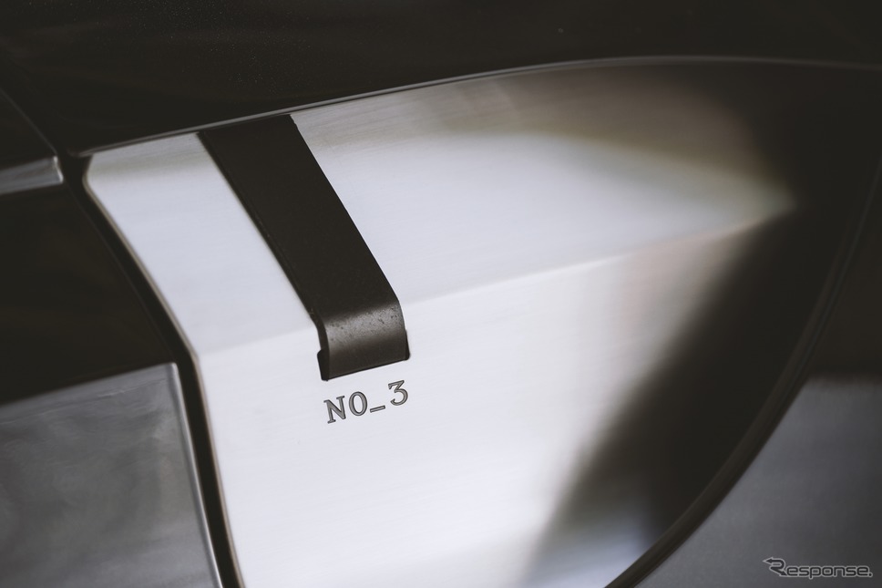 Q by アストンマーティン・ヴァンテージ・ロードスター A3《photo by Aston Martin》