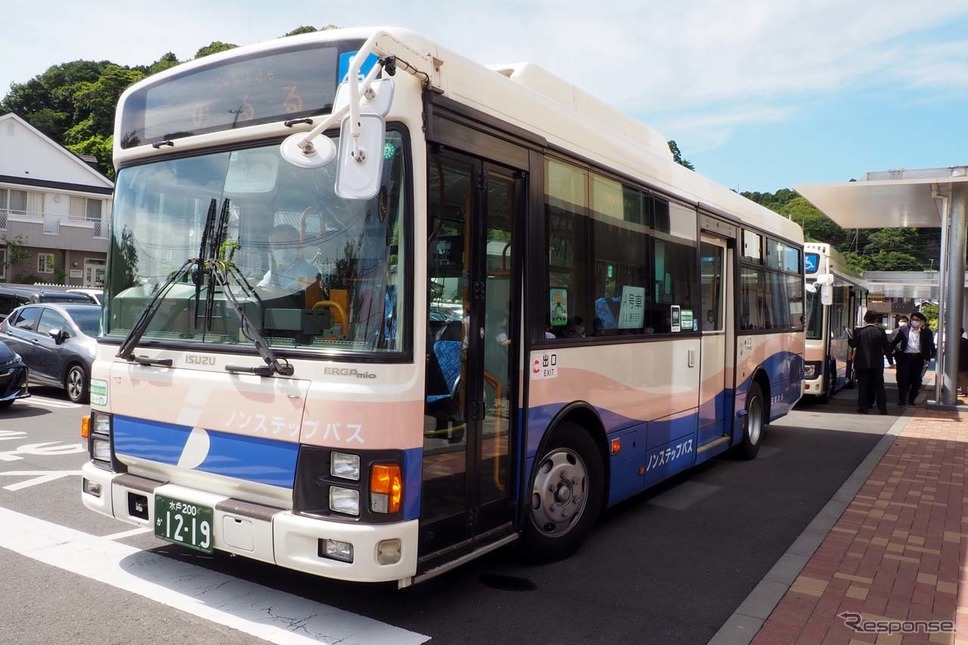 呼出型最適経路バス「MyRide のるる」実証運行の模様《写真撮影 会田肇》