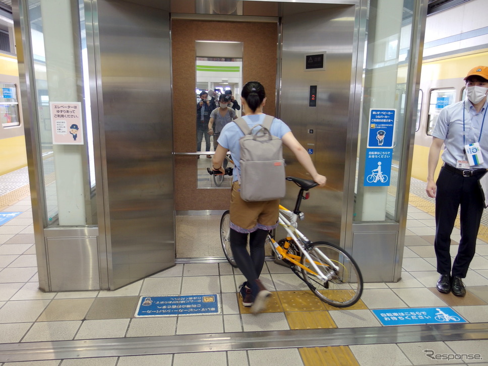 西武多摩川線サイクルトレイン(武蔵堺駅デモ)《写真撮影 高木啓》
