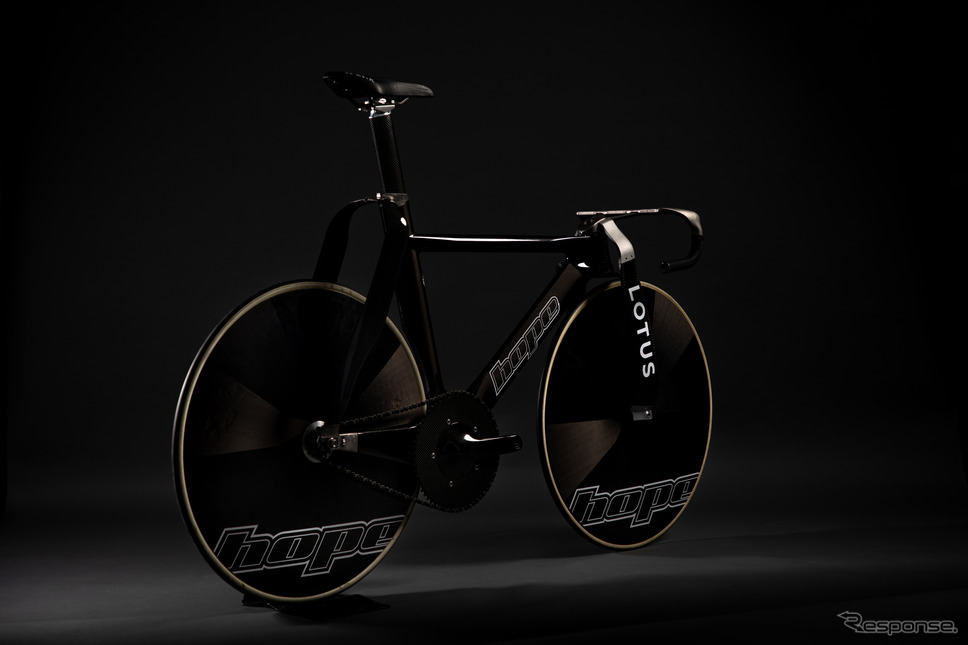 ロータスカーズが「東京2020オリンピック」に参加する英国代表チームのために共同開発したトラックレース用自転車《photo by Lotus Cars》