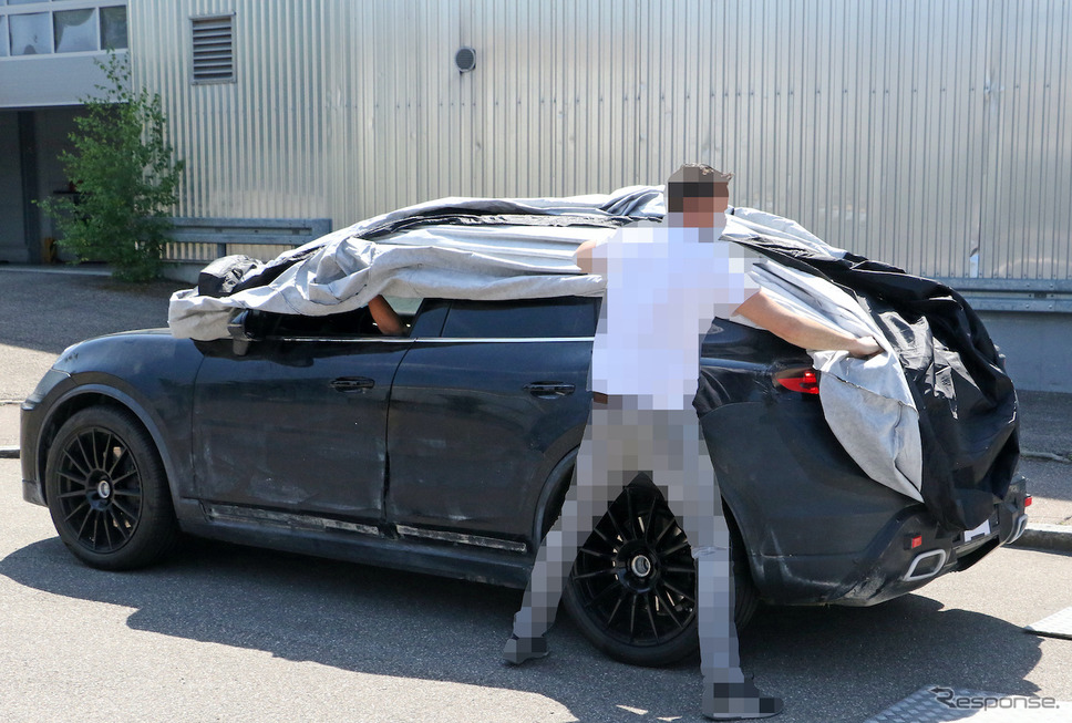ポルシェ マカンEV 市販型プロトタイプ（スクープ写真）《APOLLO NEWS SERVICE》