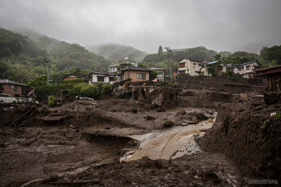 静岡県熱海市の土石流現場(7月4日)《Photo by Yuichi Yamazaki/Getty Images News/ゲッティイメージズ》