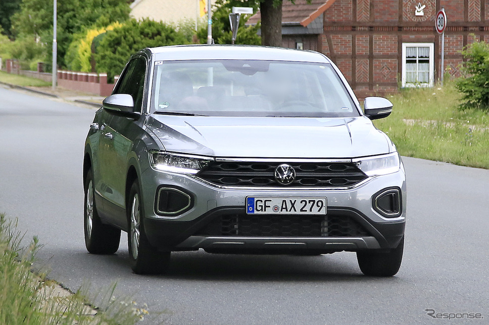 VW T-Roc 改良新型プロトタイプ(スクープ写真)《APOLLO NEWS SERVICE》