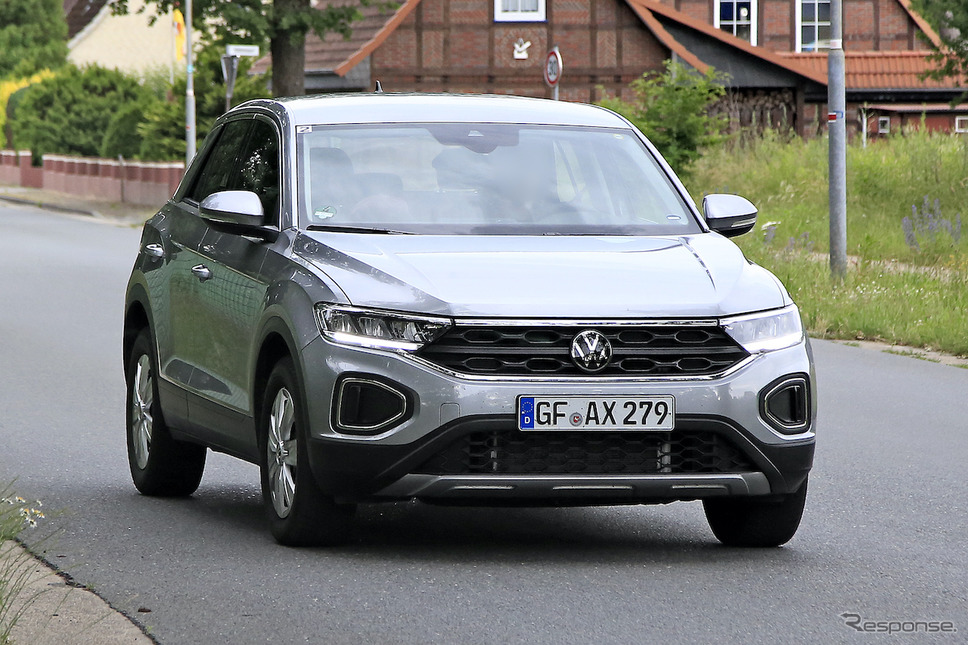 VW T-Roc 改良新型プロトタイプ(スクープ写真)《APOLLO NEWS SERVICE》